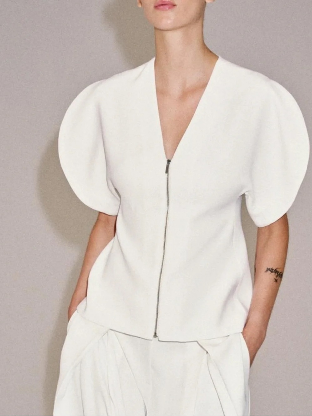 Zara White Puff-Sleeve Zip Front Women's Top